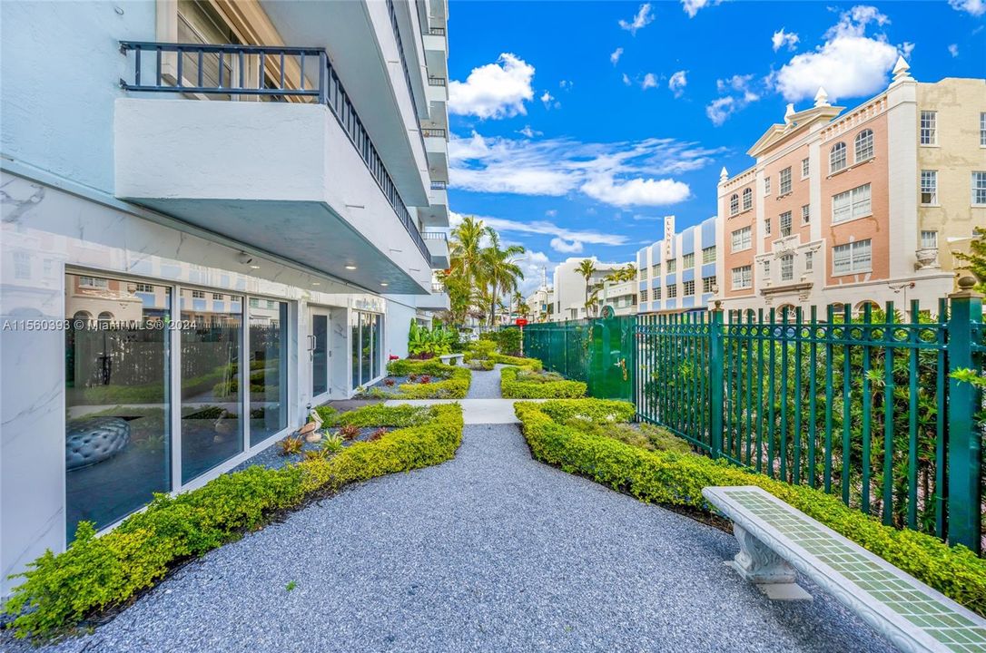 Recently Rented: $2,400 (1 beds, 1 baths, 720 Square Feet)