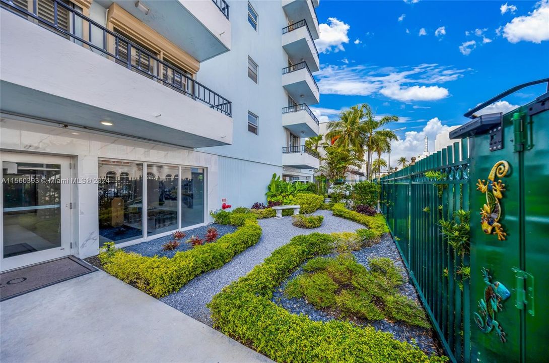 Recently Rented: $2,400 (1 beds, 1 baths, 720 Square Feet)