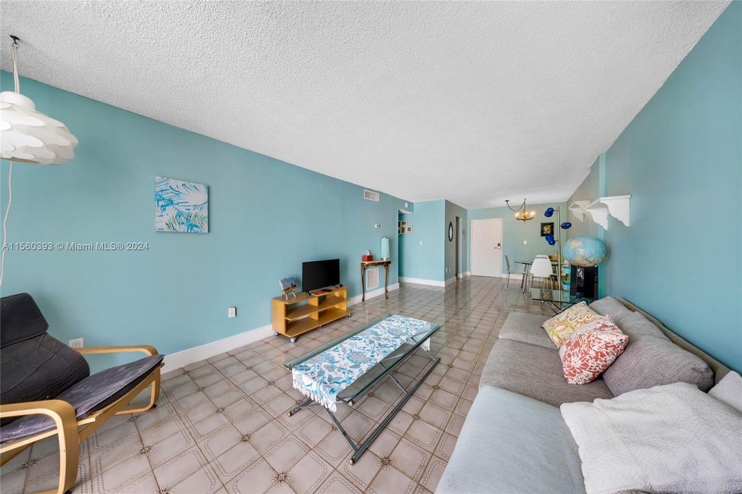 Recently Rented: $2,400 (1 beds, 1 baths, 720 Square Feet)