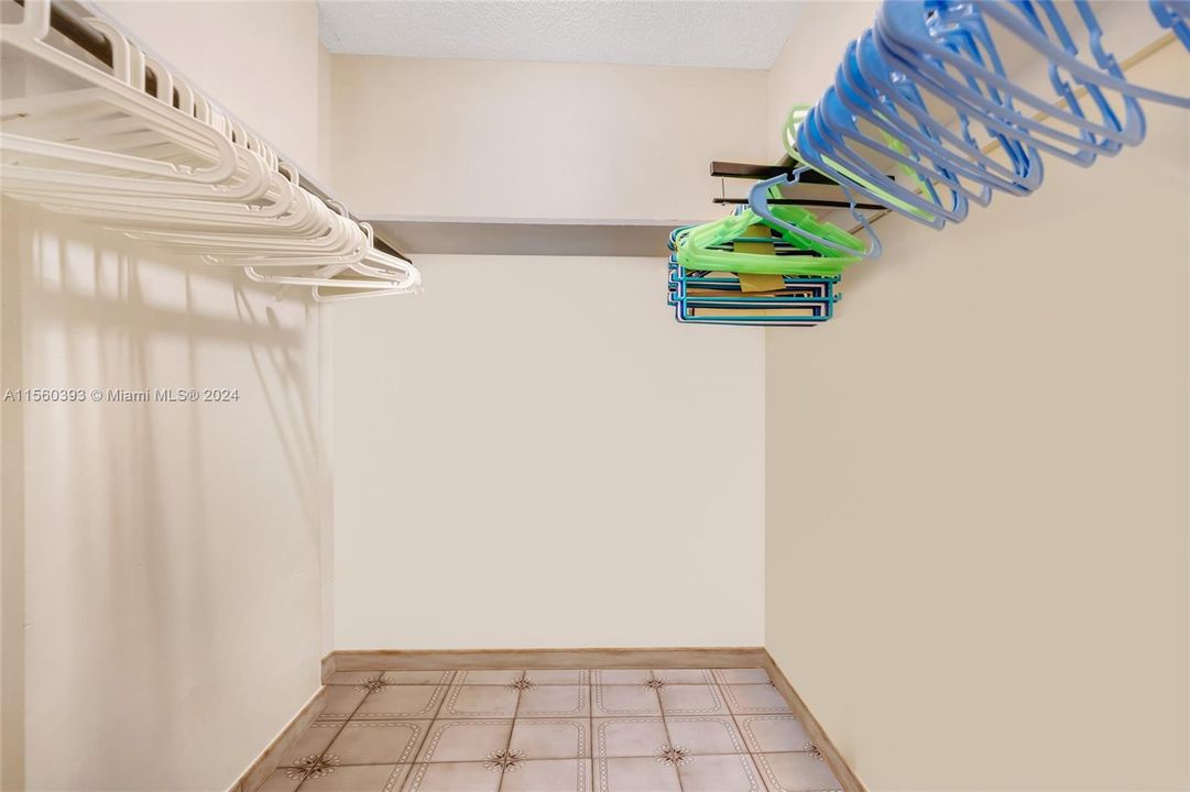 Recently Rented: $2,400 (1 beds, 1 baths, 720 Square Feet)