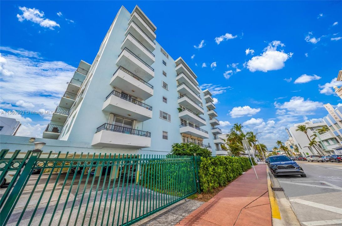 Recently Rented: $2,400 (1 beds, 1 baths, 720 Square Feet)