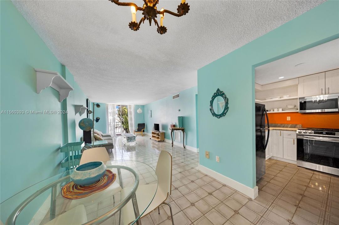 Recently Rented: $2,400 (1 beds, 1 baths, 720 Square Feet)