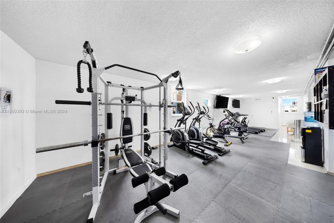 Recently Rented: $2,400 (1 beds, 1 baths, 720 Square Feet)