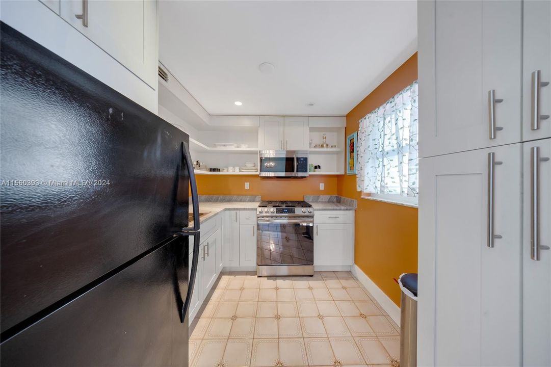 Recently Rented: $2,400 (1 beds, 1 baths, 720 Square Feet)