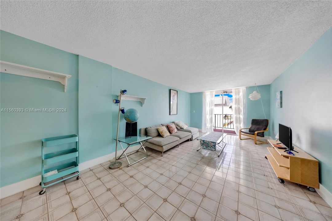 Recently Rented: $2,400 (1 beds, 1 baths, 720 Square Feet)