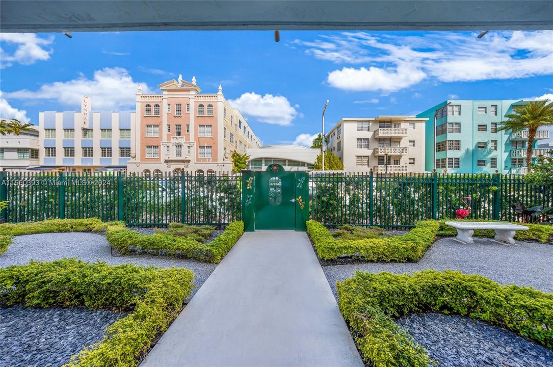 Recently Rented: $2,400 (1 beds, 1 baths, 720 Square Feet)