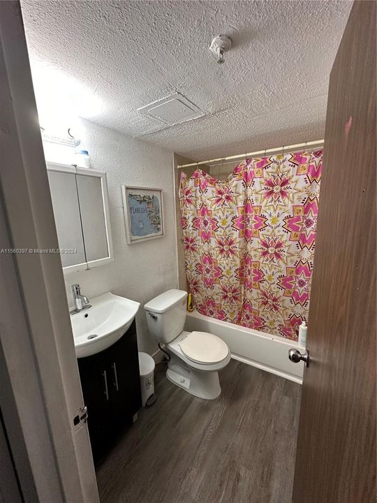 Active With Contract: $180,000 (1 beds, 1 baths, 560 Square Feet)