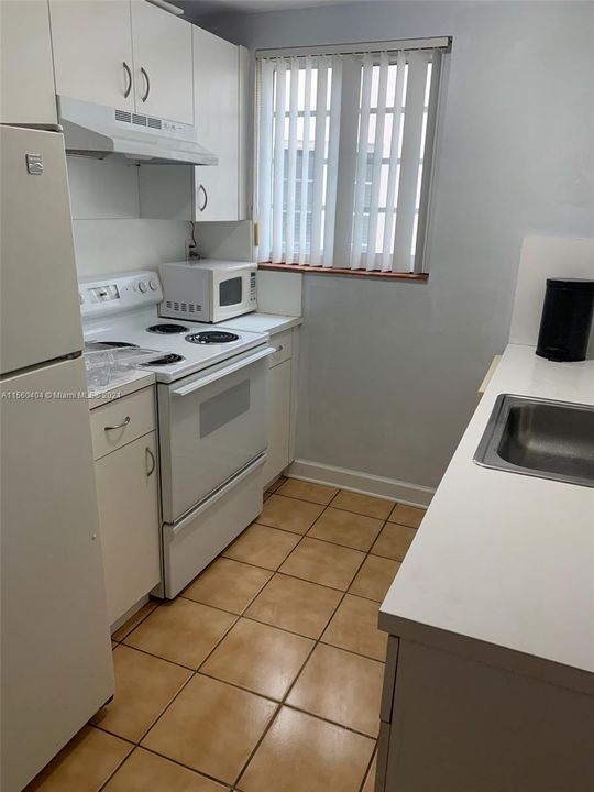 Recently Rented: $1,975 (1 beds, 1 baths, 510 Square Feet)