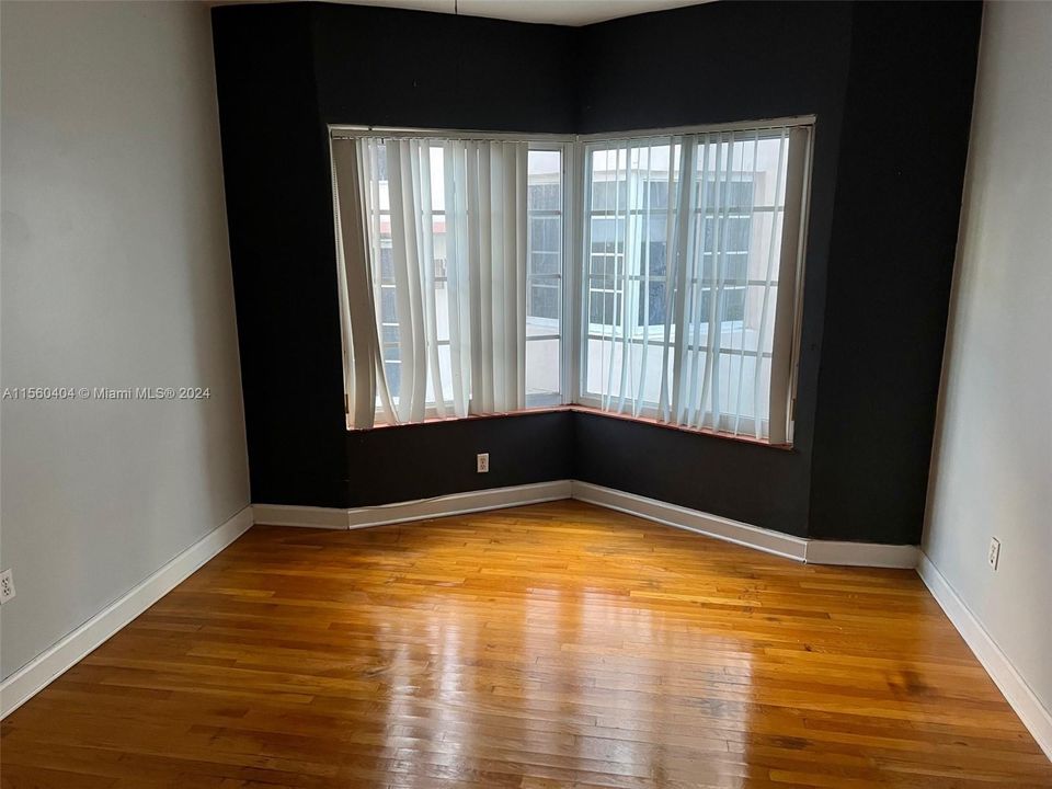 Recently Rented: $1,975 (1 beds, 1 baths, 510 Square Feet)