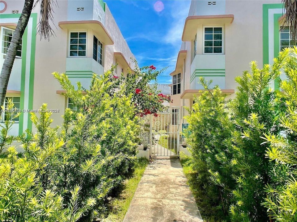 Recently Rented: $1,975 (1 beds, 1 baths, 510 Square Feet)