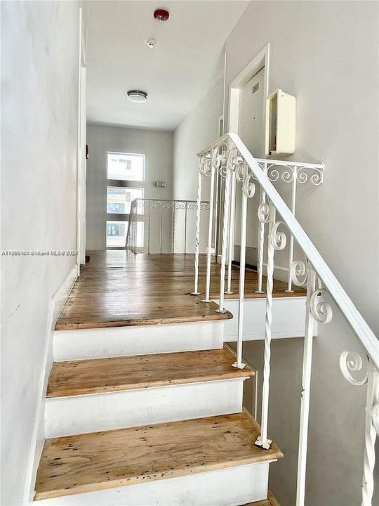 Recently Rented: $1,975 (1 beds, 1 baths, 510 Square Feet)