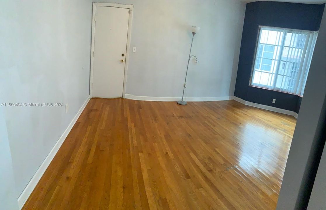 Recently Rented: $1,975 (1 beds, 1 baths, 510 Square Feet)