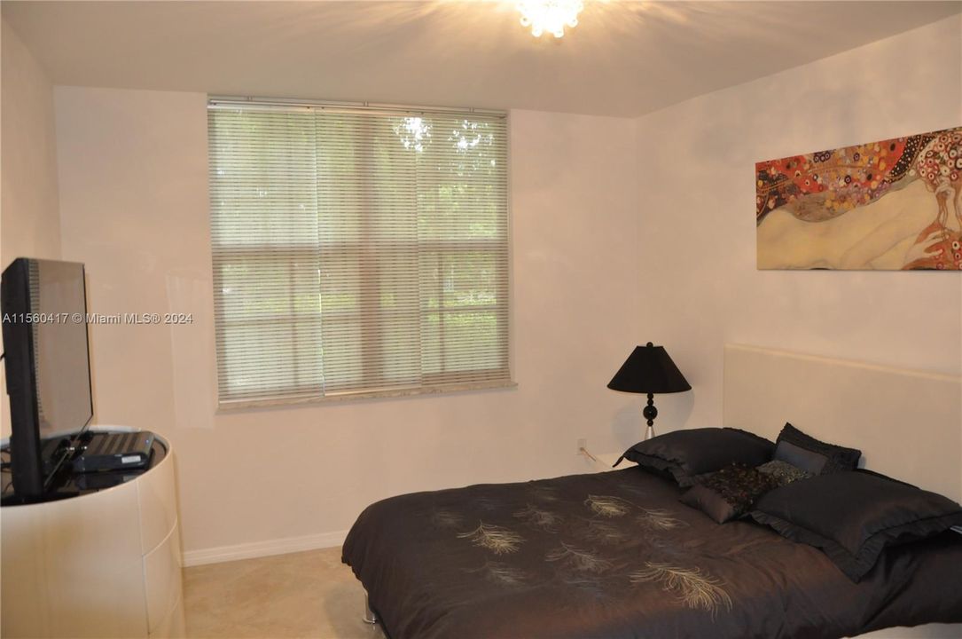 For Rent: $3,000 (1 beds, 1 baths, 750 Square Feet)