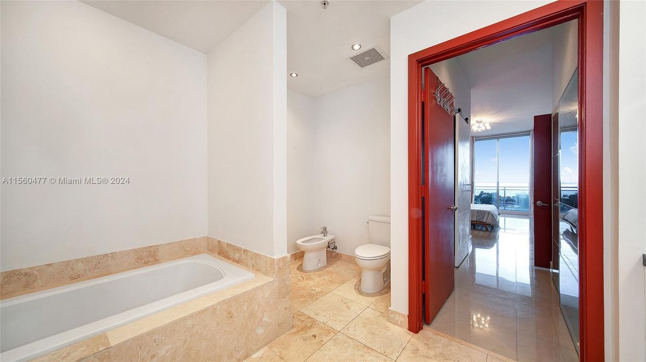 待售: $749,000 (2 贝兹, 2 浴室, 1735 平方英尺)