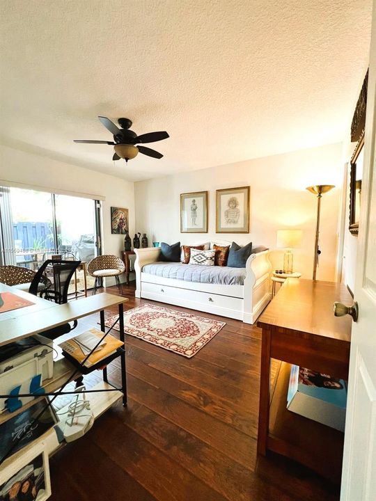 Active With Contract: $469,900 (2 beds, 2 baths, 1490 Square Feet)