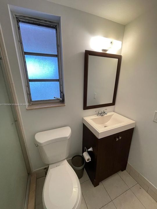 Active With Contract: $2,350 (2 beds, 2 baths, 1194 Square Feet)