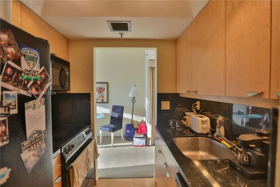 For Sale: $335,000 (0 beds, 1 baths, 478 Square Feet)