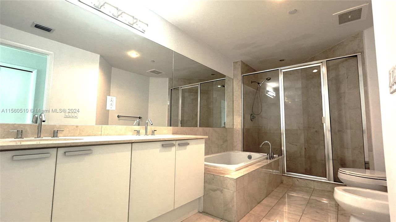 Recently Rented: $5,600 (3 beds, 2 baths, 1818 Square Feet)