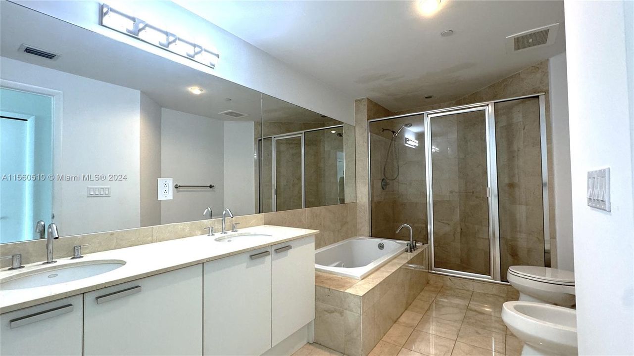 Recently Rented: $5,600 (3 beds, 2 baths, 1818 Square Feet)