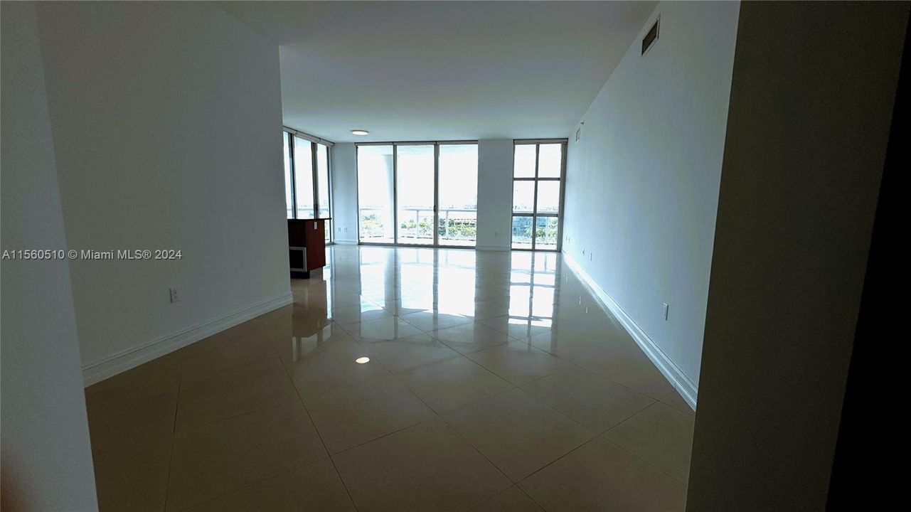 Recently Rented: $5,600 (3 beds, 2 baths, 1818 Square Feet)