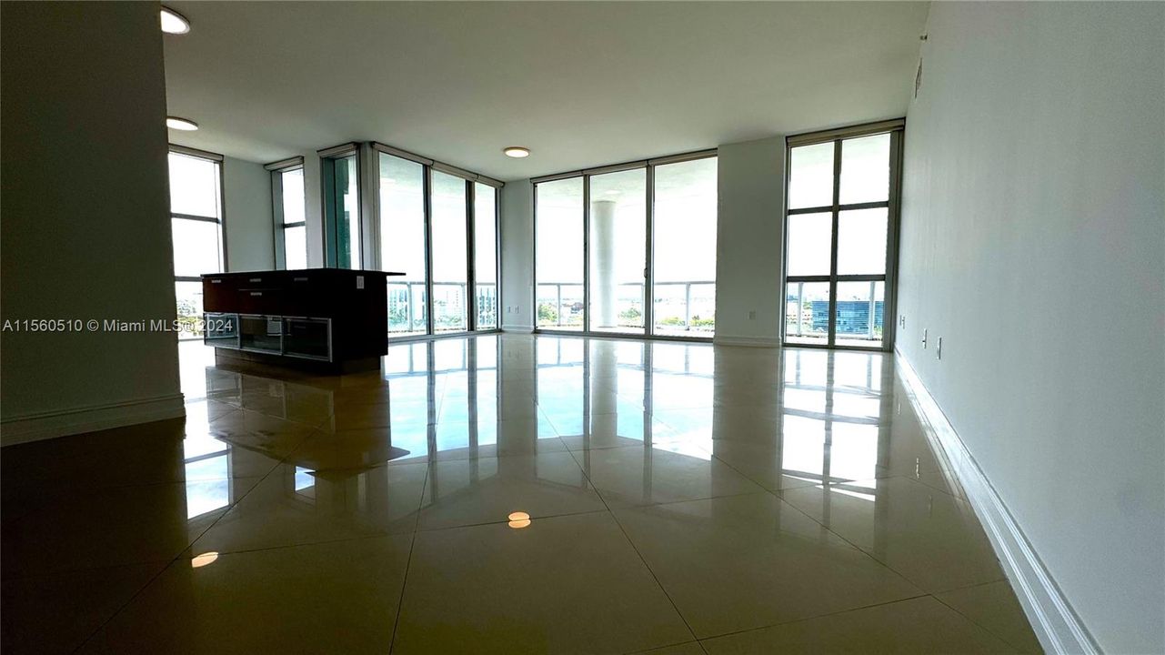 Recently Rented: $5,600 (3 beds, 2 baths, 1818 Square Feet)