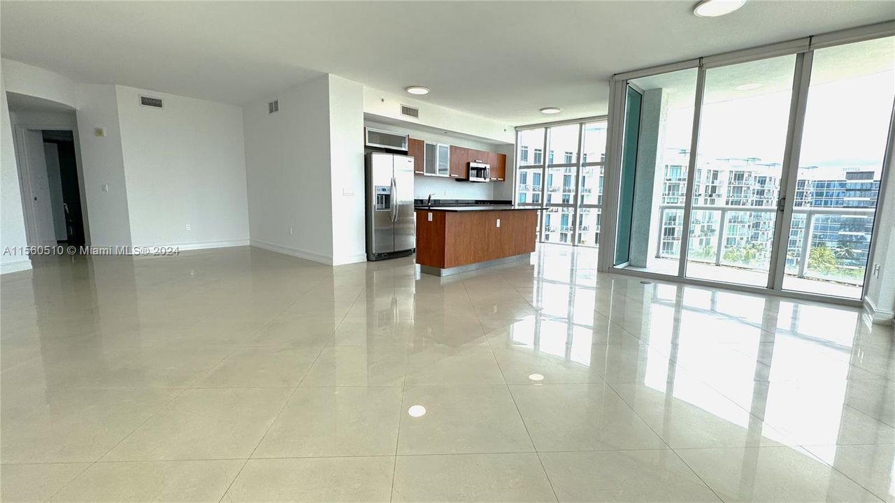 Recently Rented: $5,600 (3 beds, 2 baths, 1818 Square Feet)