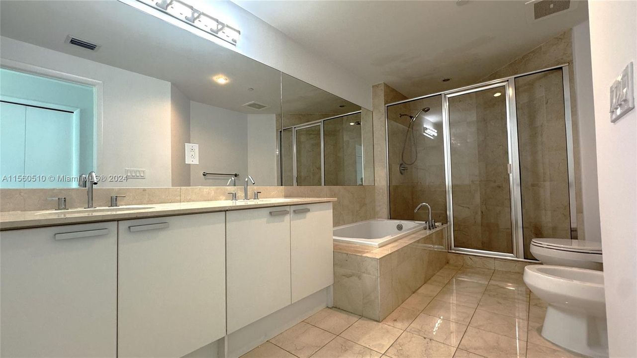 Recently Rented: $5,600 (3 beds, 2 baths, 1818 Square Feet)