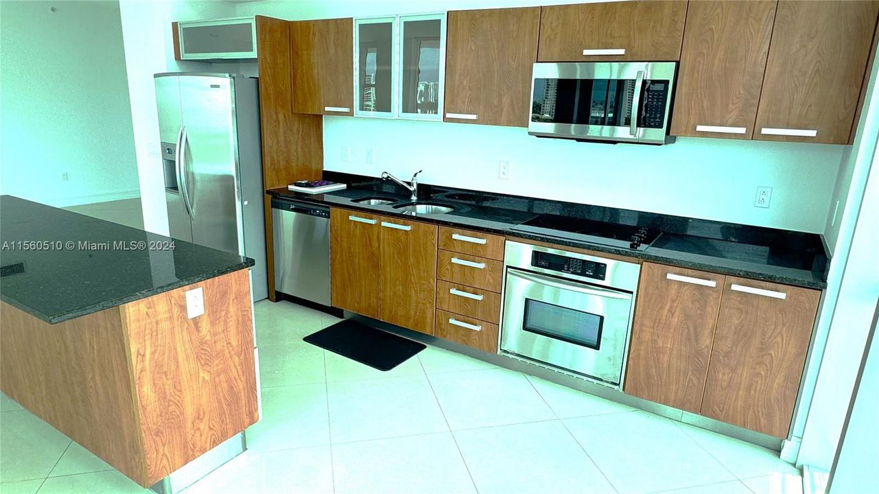 Recently Rented: $5,600 (3 beds, 2 baths, 1818 Square Feet)