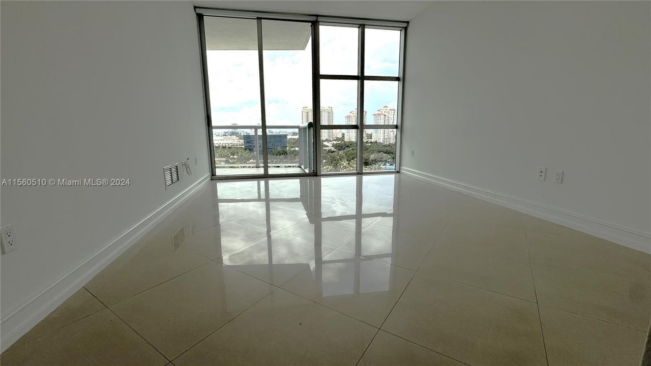 Recently Rented: $5,600 (3 beds, 2 baths, 1818 Square Feet)