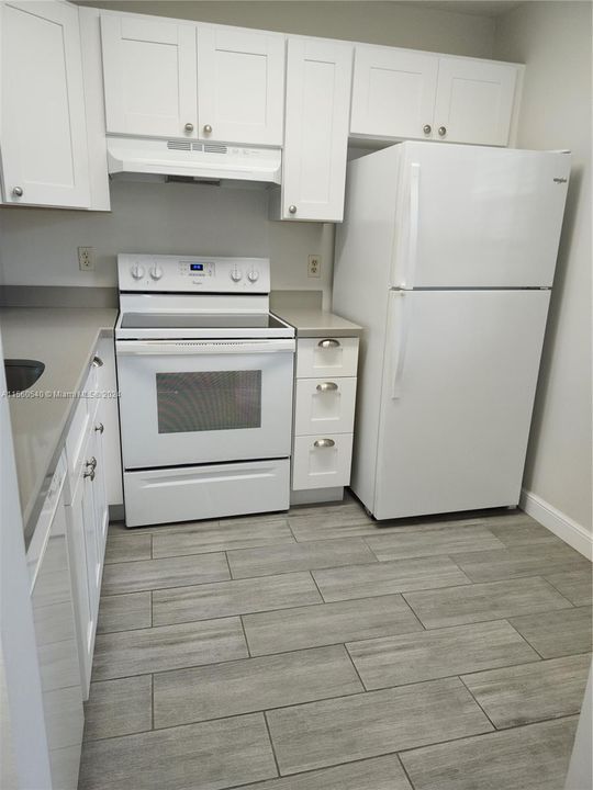 Active With Contract: $1,850 (1 beds, 1 baths, 940 Square Feet)