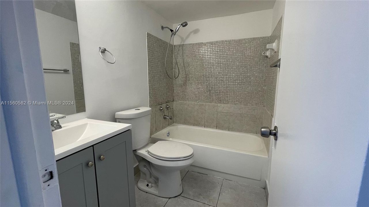 Недавно арендовано: $2,200 (2 спален, 2 ванн, 1046 Квадратных фут)