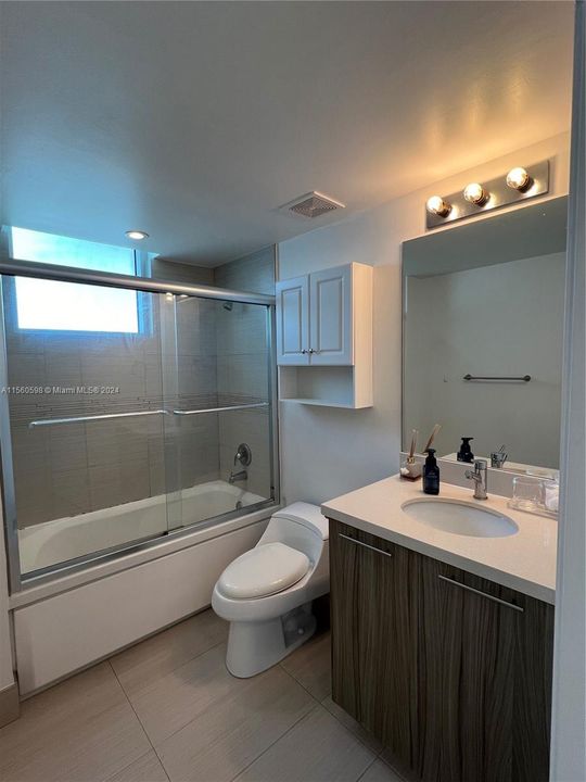 For Sale: $465,000 (1 beds, 1 baths, 530 Square Feet)