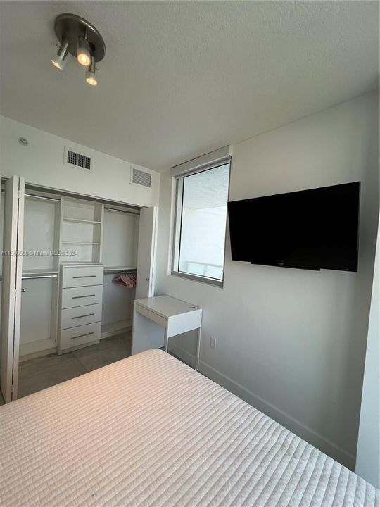 For Sale: $475,000 (1 beds, 1 baths, 530 Square Feet)