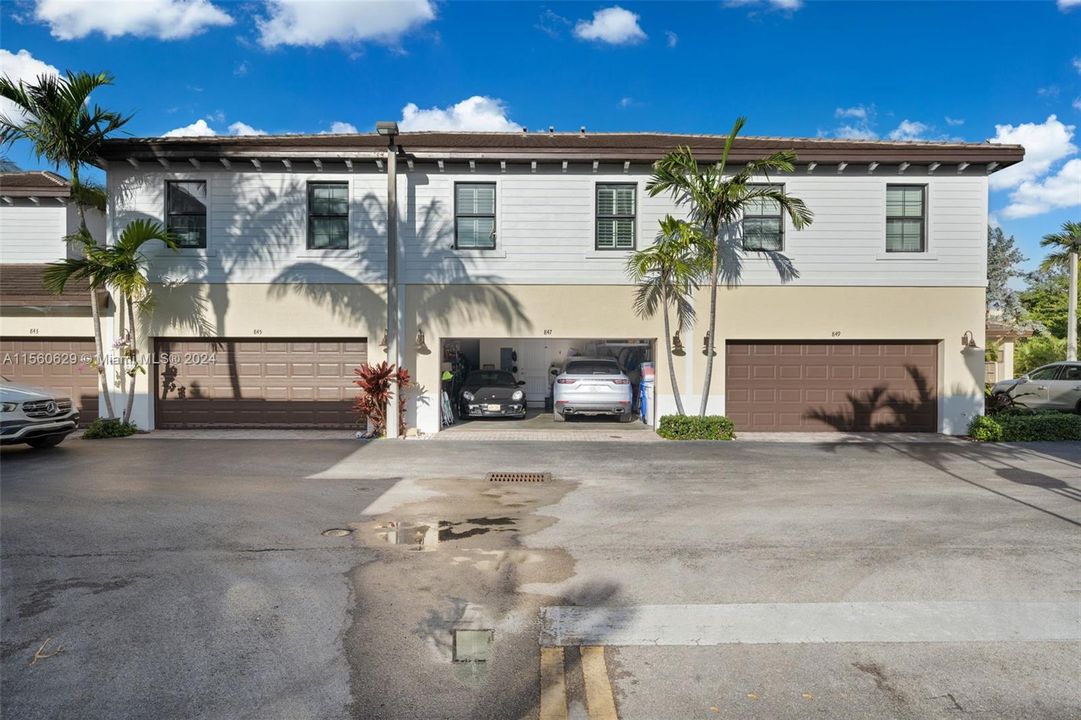 Recently Sold: $925,000 (3 beds, 2 baths, 1425 Square Feet)