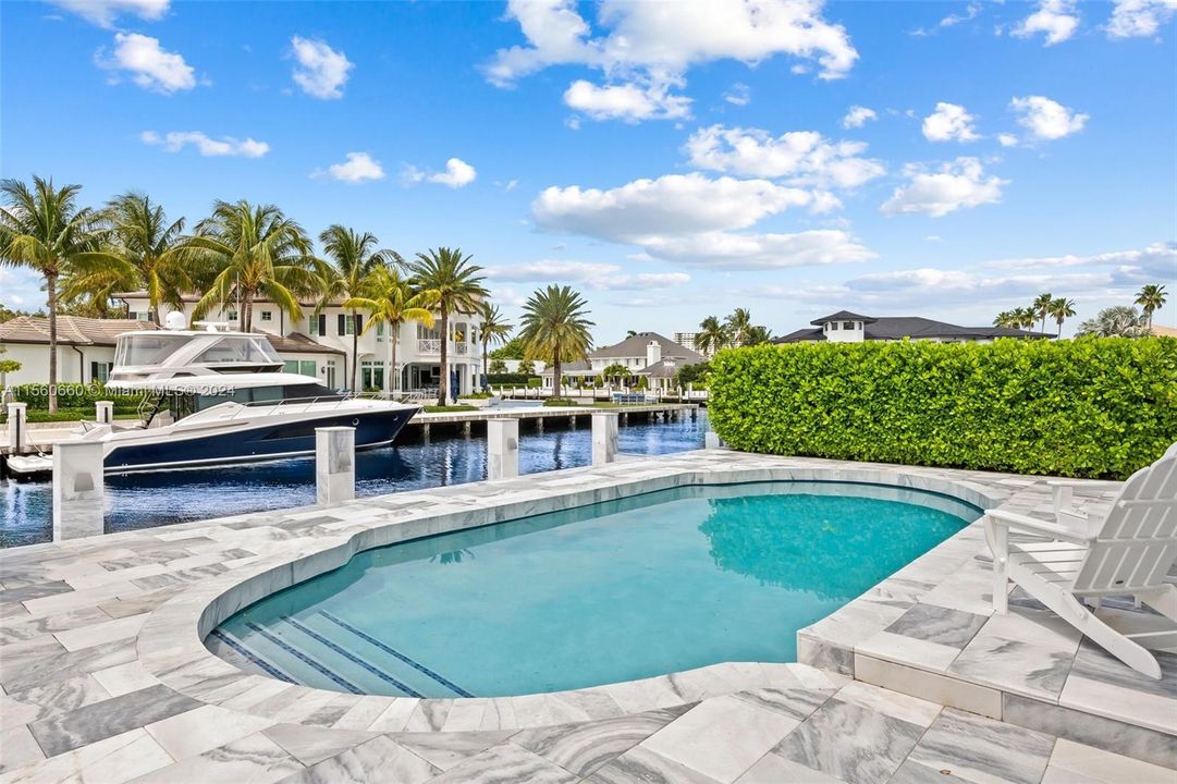 Active With Contract: $6,495,000 (7 beds, 6 baths, 5731 Square Feet)