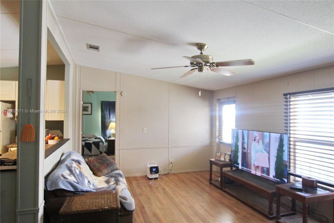 For Sale: $150,000 (3 beds, 2 baths, 1326 Square Feet)