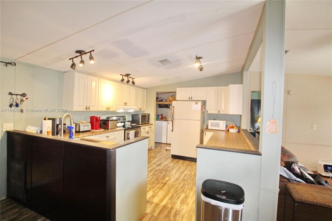 For Sale: $150,000 (3 beds, 2 baths, 1326 Square Feet)