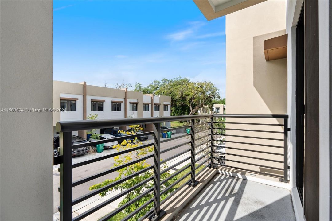 Active With Contract: $605,000 (3 beds, 2 baths, 1582 Square Feet)