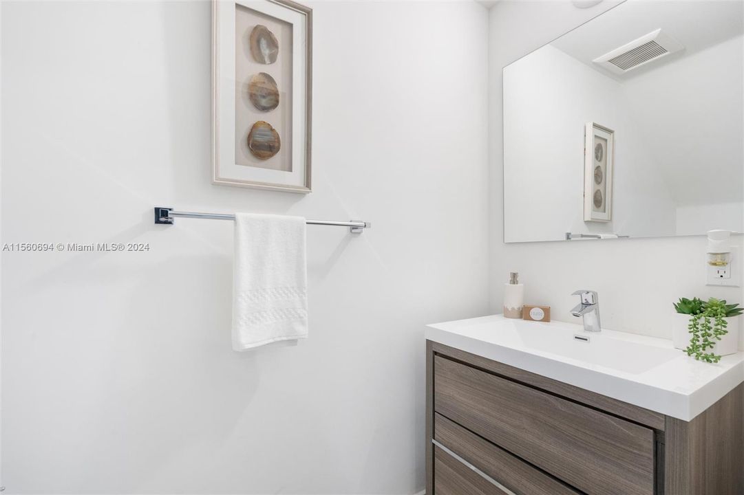 Active With Contract: $605,000 (3 beds, 2 baths, 1582 Square Feet)