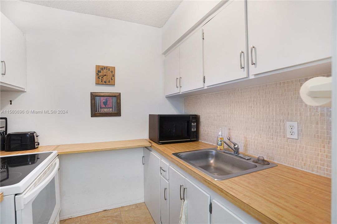 For Sale: $106,000 (1 beds, 1 baths, 625 Square Feet)