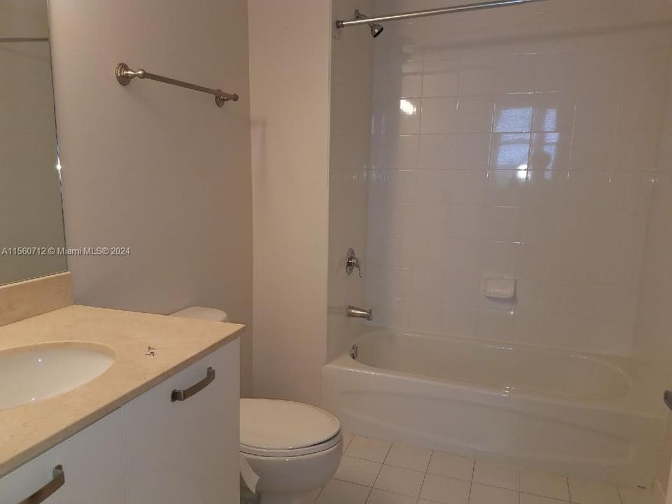Active With Contract: $3,300 (2 beds, 2 baths, 1168 Square Feet)