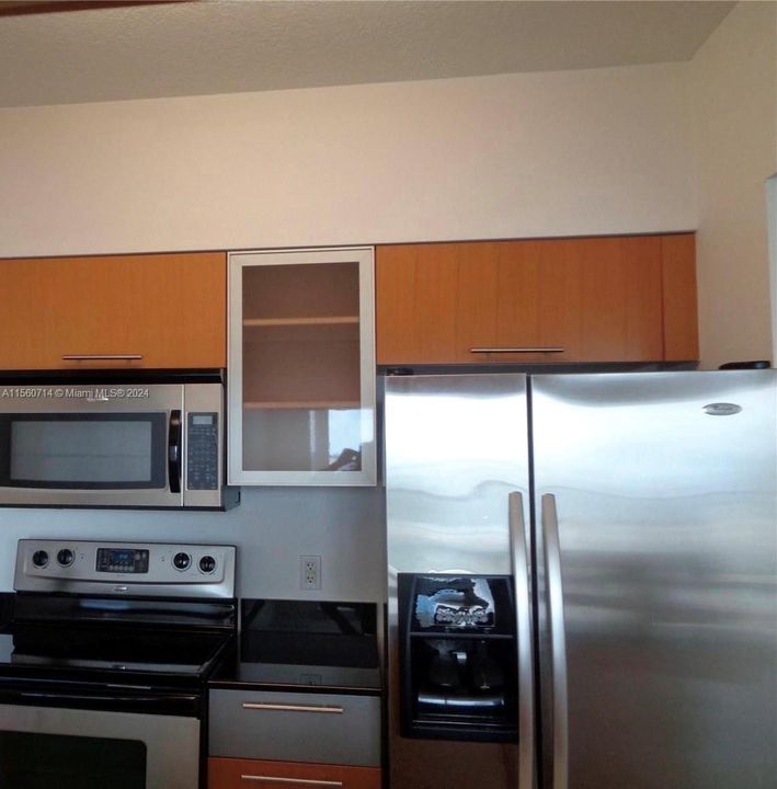 For Sale: $465,000 (1 beds, 1 baths, 821 Square Feet)