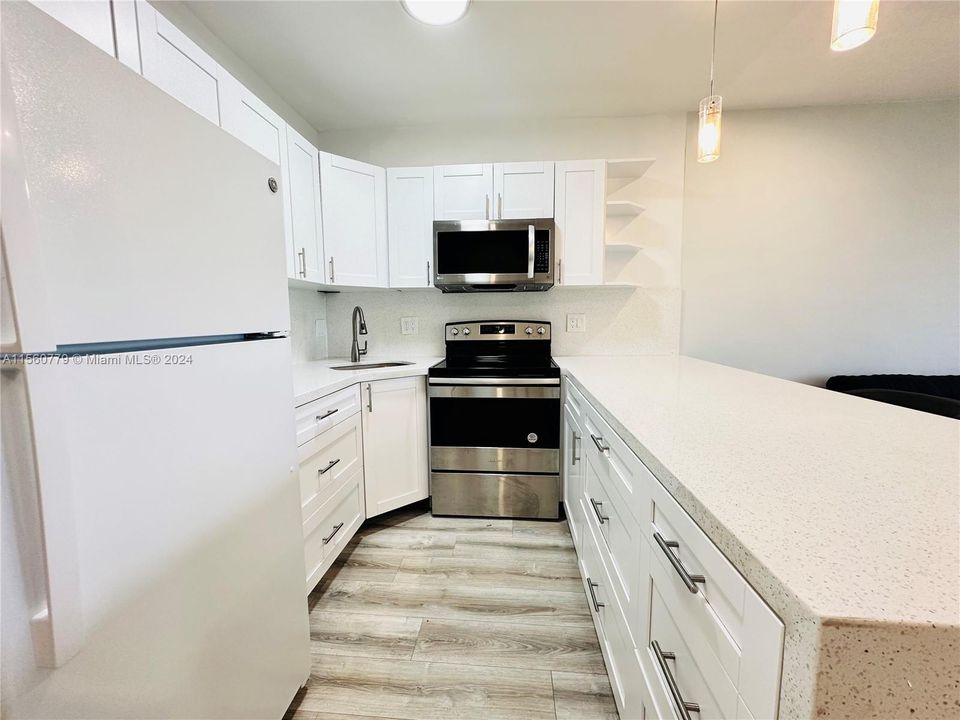 Active With Contract: $105,204 (1 beds, 1 baths, 625 Square Feet)