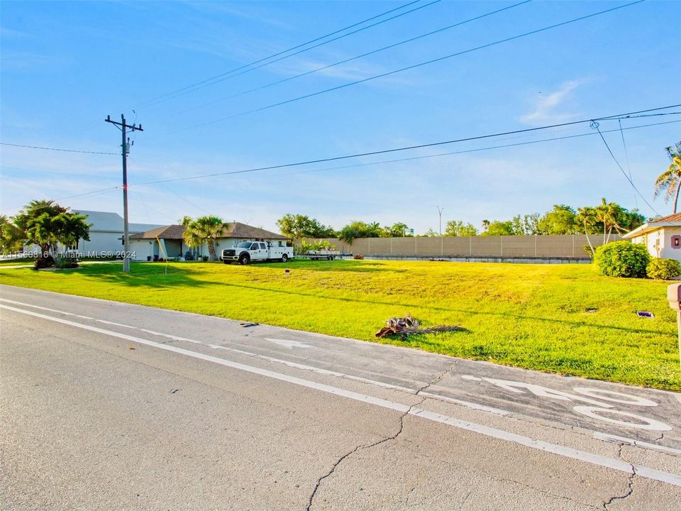 For Sale: $499,000 (0.23 acres)
