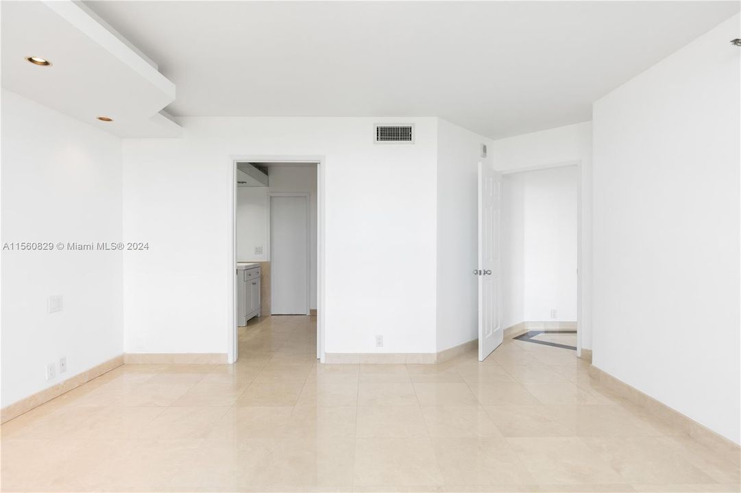 For Sale: $545,000 (2 beds, 2 baths, 1361 Square Feet)