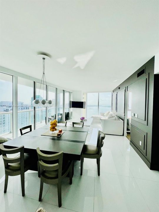 Recently Rented: $7,500 (2 beds, 2 baths, 1654 Square Feet)