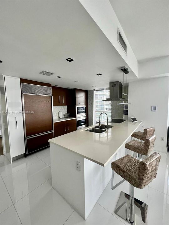 Recently Rented: $7,500 (2 beds, 2 baths, 1654 Square Feet)