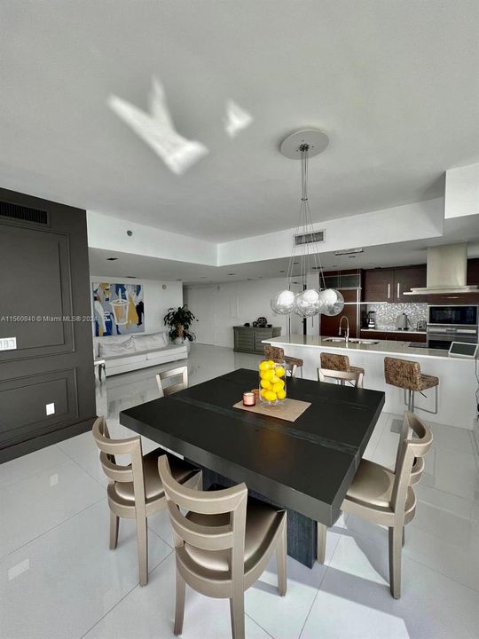 Recently Rented: $7,500 (2 beds, 2 baths, 1654 Square Feet)