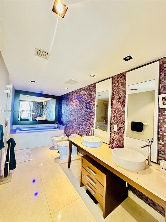 Recently Rented: $7,500 (2 beds, 2 baths, 1654 Square Feet)