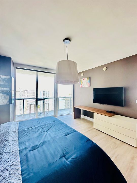 Recently Rented: $7,500 (2 beds, 2 baths, 1654 Square Feet)